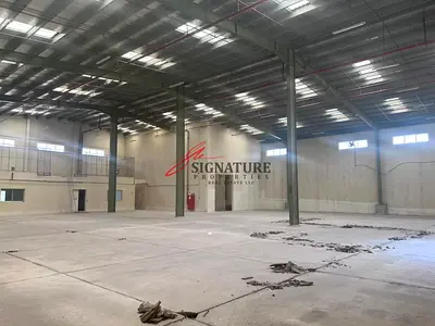 مستودع بمساحة 20600 قدم مربع، مزود بتيار كهربائي ثلاثي الأطوار بقدرة 750 كيلوواط، للإيجار في منطقة الجرف الصناعية بعجمان