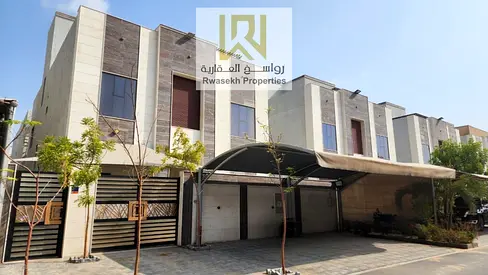 luxury 5 bedrooms villa with roof