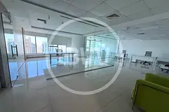 LAKE VIEW | UPGRADED OFFICE | CLOSE TO METRO