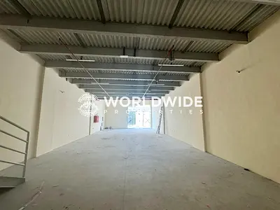 سقيفة للإيجار بطابق نصفي (للتخزين أو البيع فقط)