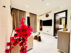Modern | Fully Furnished | Higher Floor | 1BR| Bills included
