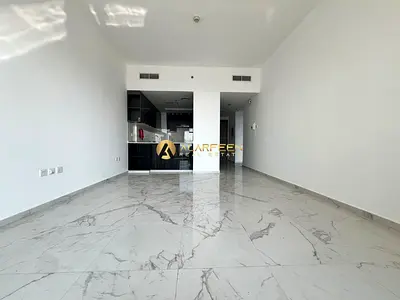 Fitted Kitchen | Elegant | Community View