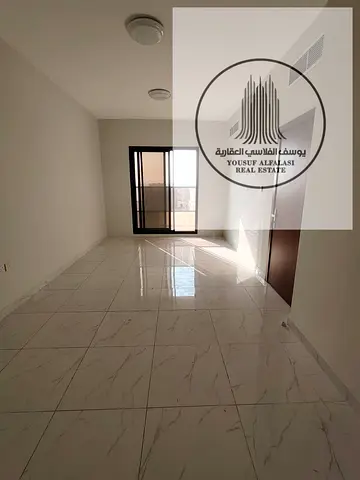 شقة في الروضة، مساحة 1، غرفة نوم واحدة، غرفة معيشة، حمامان، 33,000 درهم إماراتي، الدفع على 4 شيكات.