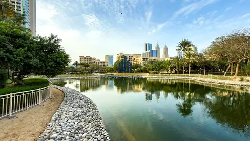 شقة مؤجرة 1 غرفة | إطلالة بحيرة كاملة | قرب المترو | ذا فيوز