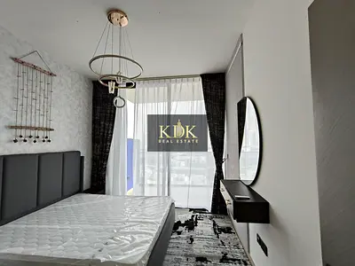 High Floor- Living | Furnished | Close to Exit