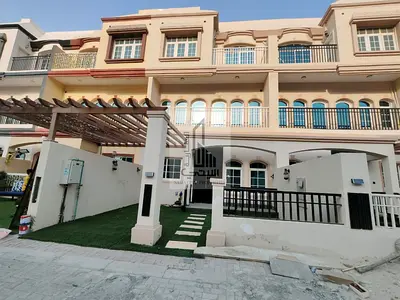 للبيع أب تاون هاوس مميز بثلاثة طوابق