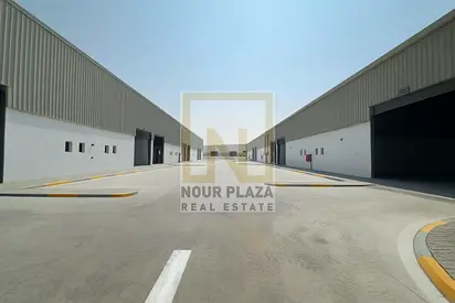 مستودع جديد مثالي مع مكتب للاستخداماتالصناعية و التجارية  يقع في منطقة مطلوبة إيكاد 3.