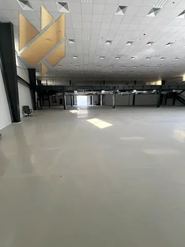 مبني تجاري جديد | يصلح لعدة انشطة تجاريه وصناعيه | كهرباء 200 كيلو وات | تكييف مركزي | نظام حريق حديث | ميزانين | شارع رئيسي