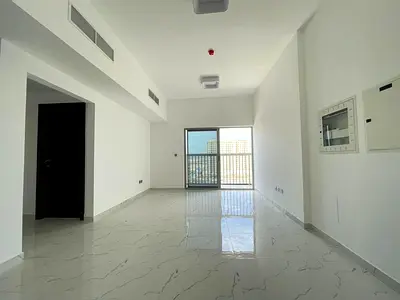 مثل غرفة نوم فاخرة جديدة مع صالة رياضية وحمام سباحة ومواقف للسيارات على بعد 58 ألفًا.