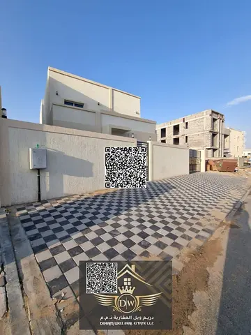 Modern three bedrooms+Majlis+Maidroom villa available for rent in reasonable price