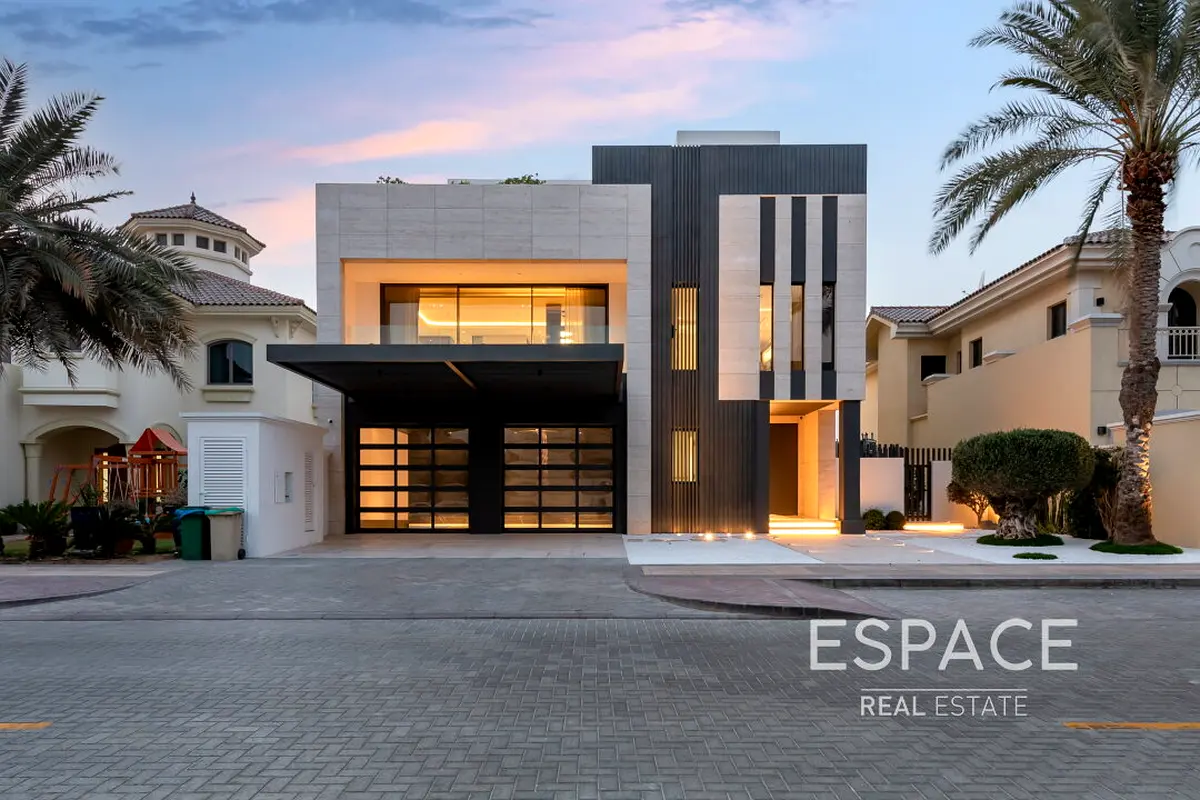 Upgraded | Luxury 5 Bedroom | 3 Story