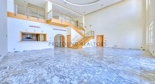 Royal Penthouse I 360 Views I Vacant I 3 Parkings