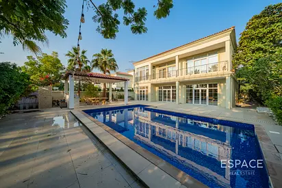 5 Beds | Fully Upgraded | Park Backing