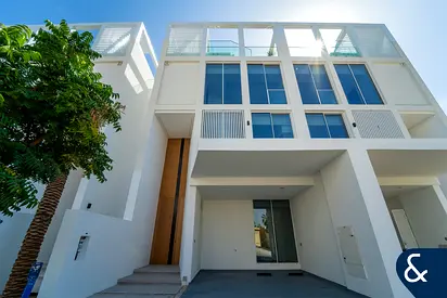 Lagoon View | Cul-de-Sac | Available Now