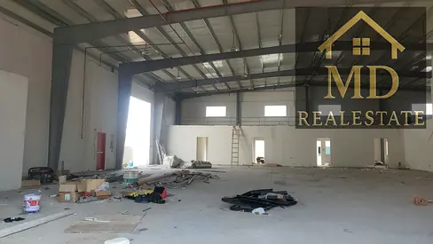 A warehouse with an area of ​​10,000 square feet, 200 kilowatt electricity, price 430,000, with four rooms in Umm Al Quwain