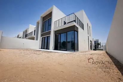 Exclusive | Single Row | Spacious Living Area