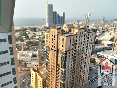 شقه للبيع بعجمان غرفتين وصاله ابراج عجمان وان مساحه الشقه 1700 قدم اطلاله مفتوحه علي البحر بالطابق 23 مطلوب 680 الف درهم مكونه من غرفتين وصاله و3 حمام و استور وبلاكونه وقريبه لجميع الخدمات موقع ممتاز