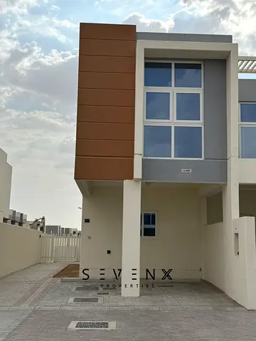 Brand New 3BR | Single Row | L-Shaped Garden