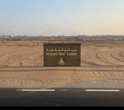 للبيع ارض بمزيرعه شارع وسكه