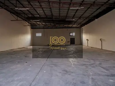 للايجار مستودع في ام القيوين في منطقة الصناعية المستودع واسع ومرتب ومجهز لاحتياجات الشركات