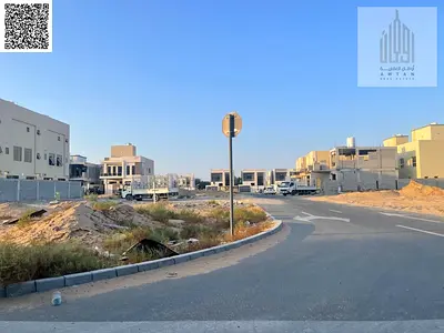 للبيع ارض سكني استثماري فيلل في امارة عجمان منطقة الحليو1 الارض تقع علي مساحة 280 متر مربع /3014 قدم مربع الارض تصريح بناء ارضي + طابقين الارض تقع بمو