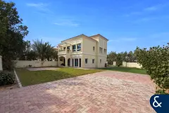 Corner plot | Vacant | Call to view !