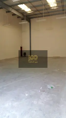 مستودع بمساحة 2,500 قدم مربع،قوة كهرباء 25 كيلو الإيجار السنوي 75,000 درهم فقط مستودع مناسب لجميع الأنشطة