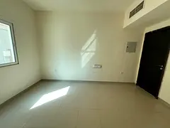 Lavish 1bhk good building near safari mall rent 30k