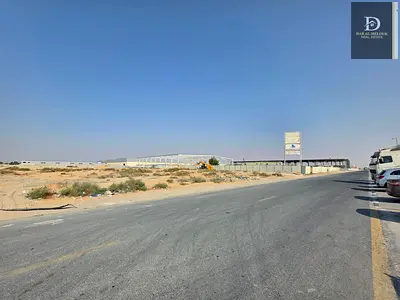 للبيع – أرض صناعية مميزة في الصجعة الصناعية / الشارقة
📍 على شارع 36 – بلوك 4