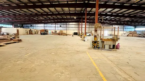 Prime Road Frontage, Over 1,500 KW – Warehouse for rent in Umm Ramool..!!