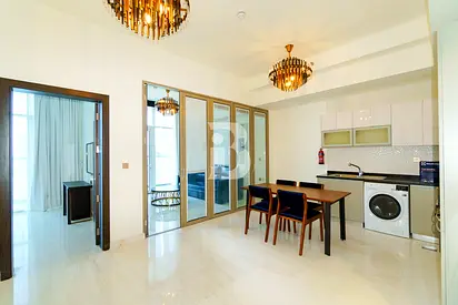 LOW FLOOR | FULL POOL VIEW | CONVERTIBLE