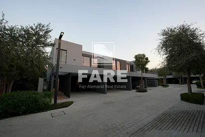 Spacious 2 BR Townhouse / Freehold/mortgage/Kaya