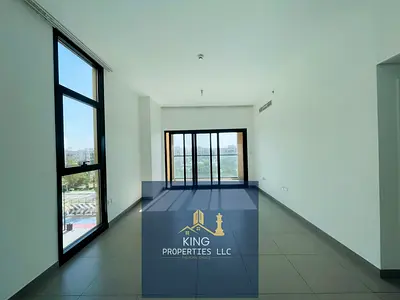 ثلاث غرف نوم متاحة للإيجار