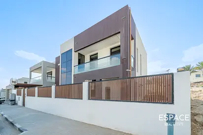 Luxurious | Open Kitchen | Modern