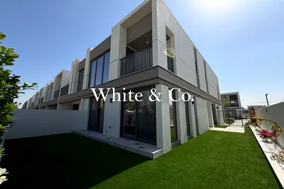 Large Landscaped | Single row | Upgraded