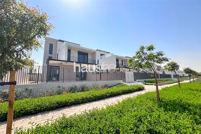 Keys in Hand | Type C | Close to Souk