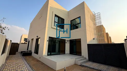 فيلا واسعة/ جاهزة للسكن/ جديدة كلياً/ للإيجار/ مدينة مستدامة