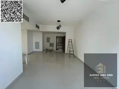 شقة غرفتين وصالة للإيجار السنوي في عجمان منطقة الحميدية تضم 3 حمامات وبلكونة بإطلالة مفتوحة مع خطة دفع 4 دفعات وتأمين بسيط بسعر مناسب