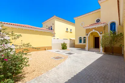 QUIET LOCATION | HUGE PLOT | JUMEIRAH PARK VILLA