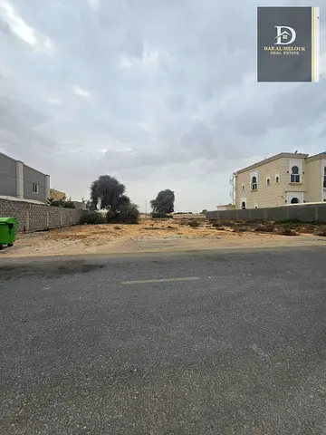 للبيع في الشارقة   منطقة الطى شرق   أرض سكنية   موقع مميز   قريبة من جميع الخدمات  تملك حر لجميع الجنسيات العربية