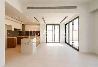 GREAT COMMUNITY| PRIME LOCATION| NEAR TO THE PARK