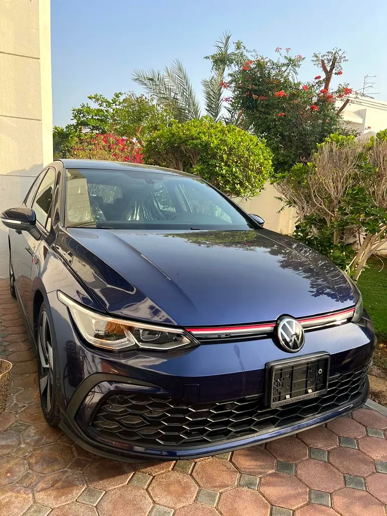 Volkswagen Golf 2023 — photo 1 of 17