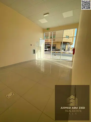 افضل واكبر محل تجاري صالح لجميع الانشطة التجارية مساحة كبيرة موقع حيوي جدا استراتيجي  واجهة مميزة وإطلالة جيدة تسهيلات في الدفع قريب لمخرج دبي الشارقة
