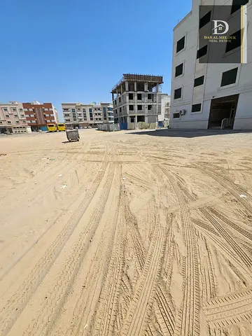 للبيع في الشارقة   منطقة مويلح التجارية   قطعة أرض موقع مميز