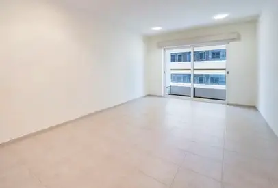 AVAILABLE! Vacant! PArtial Sea View! Perfect Condition