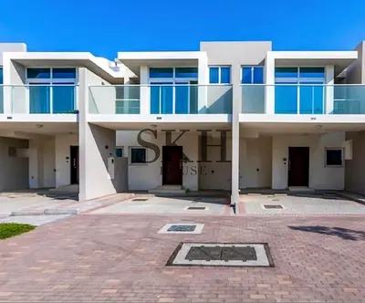 3BR Townhouse | Middle Unit | Back-to-Back