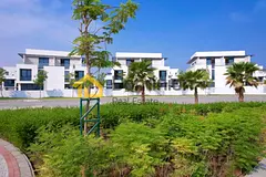 WATERFRONT COMMUNITY l LUXURY LIVING l FREE HOLD