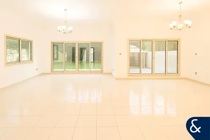 Circle Villas | Huge Layout | Vacant Now