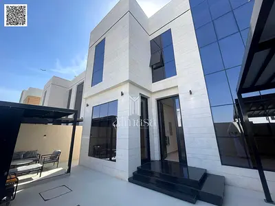 Villa for sale in Al Zahia area, with a stunning view and super deluxe finishing. Excellent location, close to all services, the mosque, and the airport.