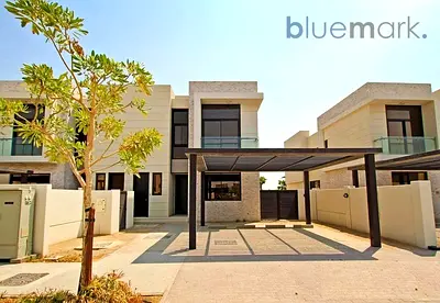 Stunning 3 Beds Townhouse (TH-L) Single Row unit for Sale
